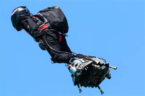 franky zapata flyboard aircraft.